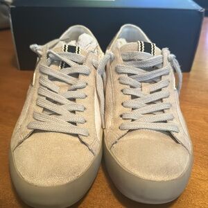 Distressed Sneaker size 7